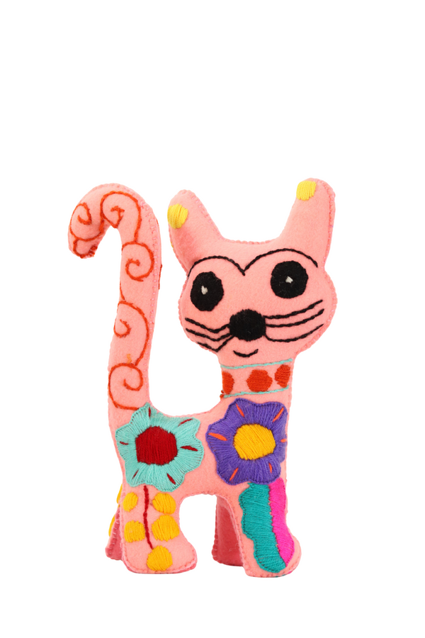 Gato rosa bordado