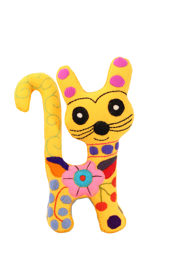 Gato amarillo bordado